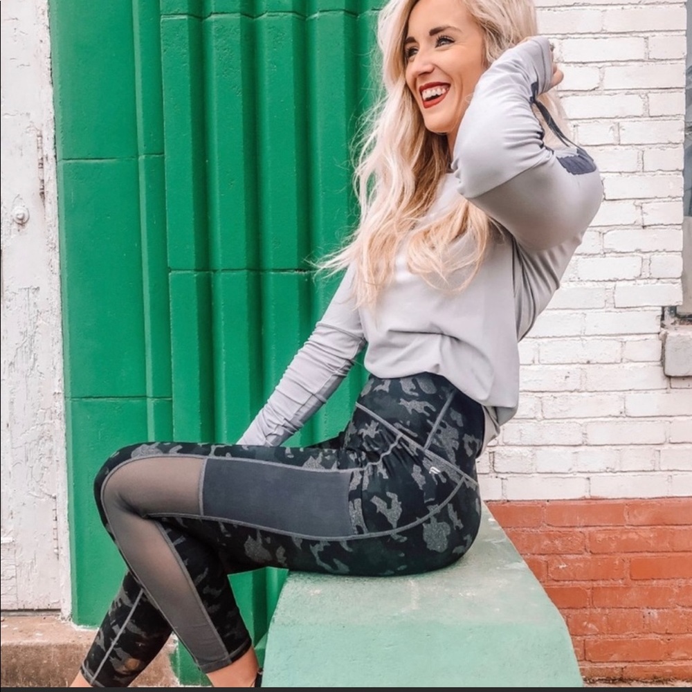 Fabletics Powerhold 7/8 camo pants with mesh and side pockets
